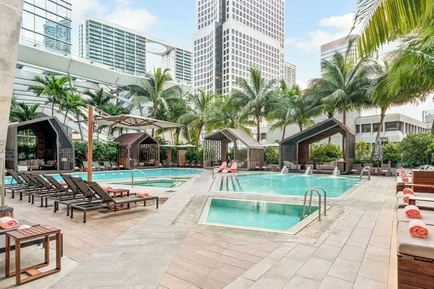 EAST Miami Residences - Havuz