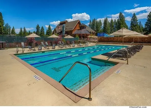 East West Hospitality Tahoe - Havuz