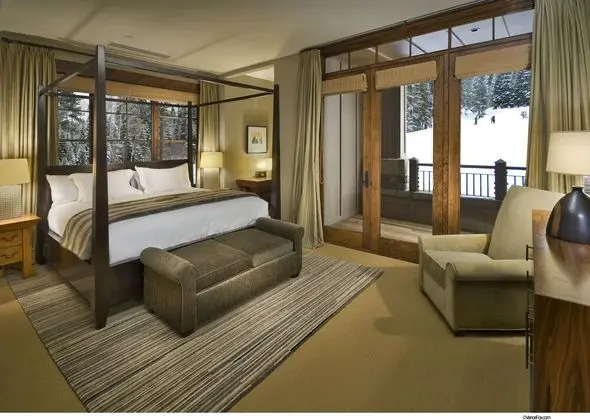 East West Hospitality Tahoe - Oda