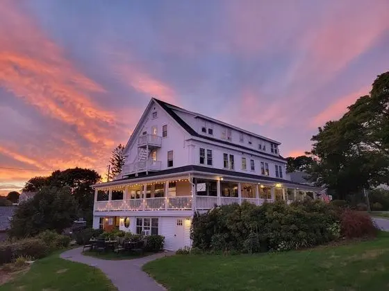 East Wind Inn - Dış Mekan