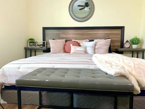The Eastside Manor - Private Yard & Parking, Near Falls & Casino by Niagara Hospitality - Oda