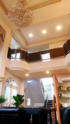The Easy Space - Lobi