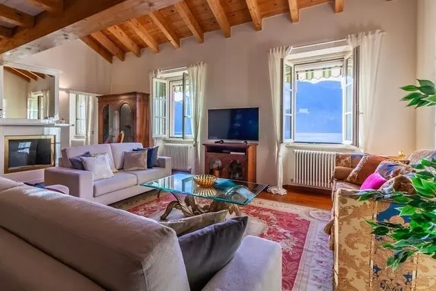 Easy Welcome Aglaia Luxury Lake View Apartment - 1