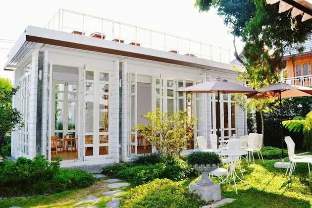 Eat Sleep Cafe & Bed