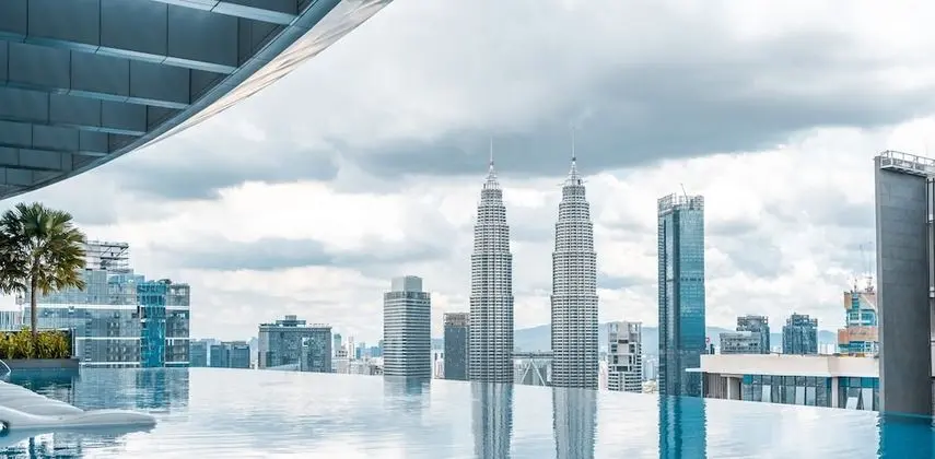 Eaton Residences KL by Plush - Havuz