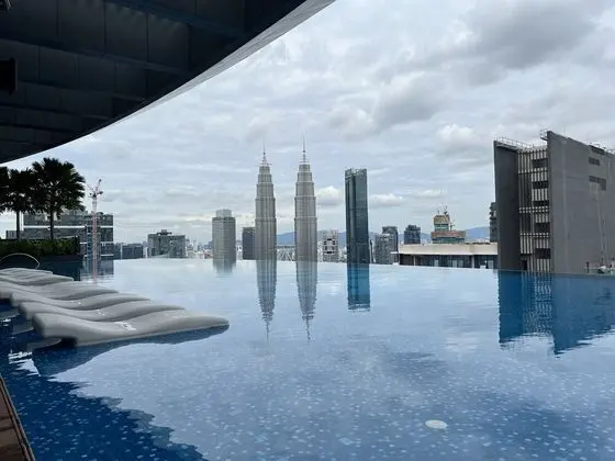 The Eaton Residences by Times 8 - Havuz