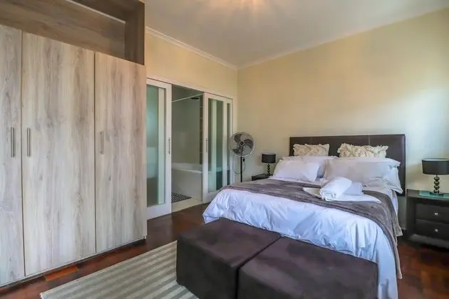 Eaton Square 2 by CTHA