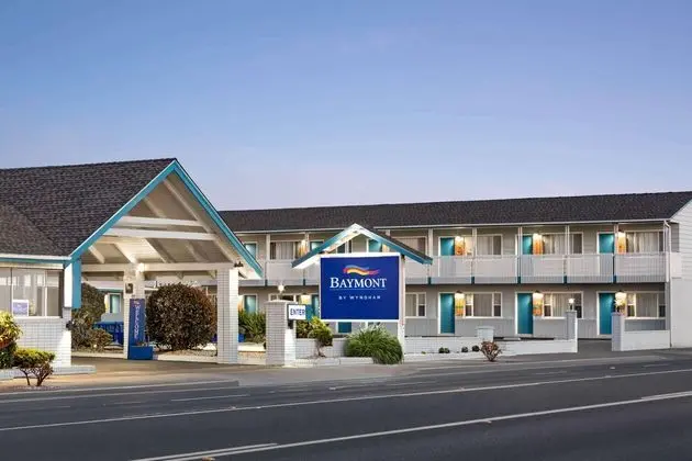 Ebb Tide Lodge