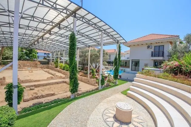 Ecclesia Hotel