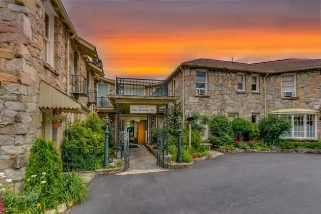Echo Mountain Inn