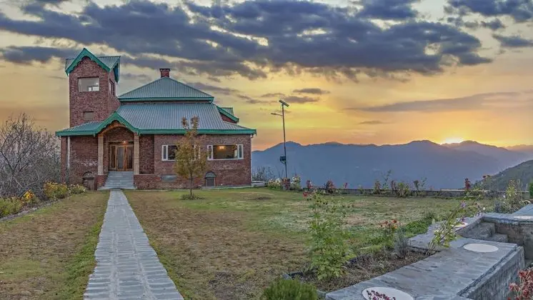 Echor Bhramara Estate Kharapathar Shimla