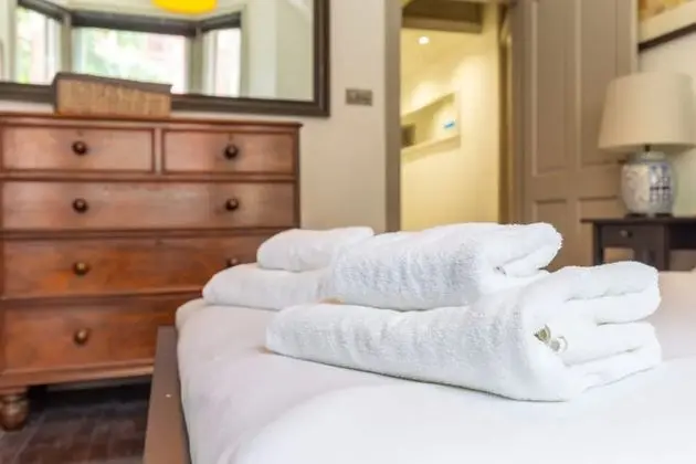 Eclectic 2 Bedroom Victorian era Apartment in Oval