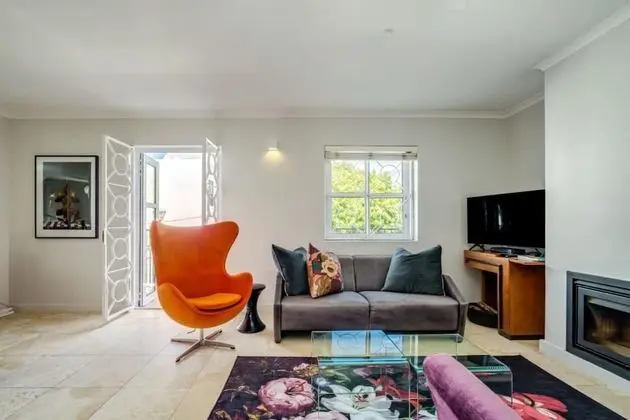 Eclectic Apartment in the Bustling De Waterkant 209 DWP - Oda