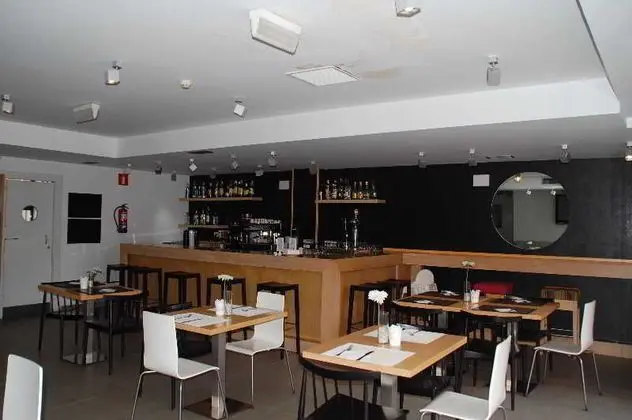 Eco Alcala Suites - Bar