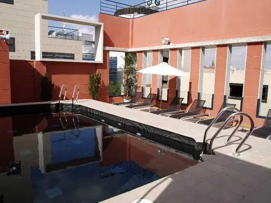 Eco Alcala Suites - Havuz