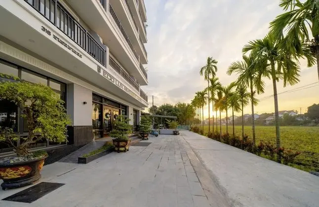 Eco Lux Riverside Hotel