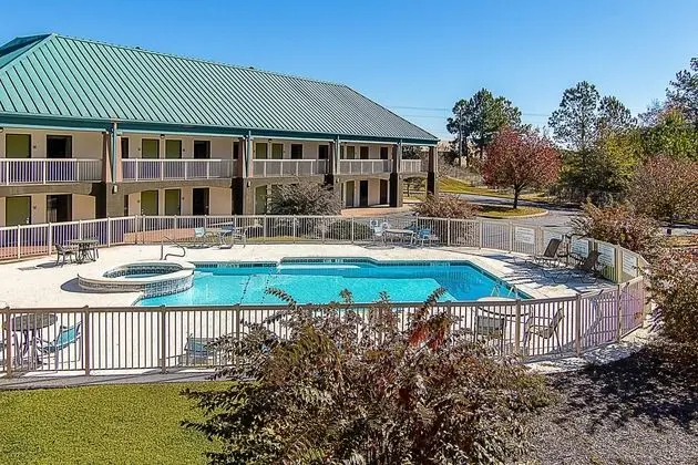 Econo Lodge Americus Area - Havuz