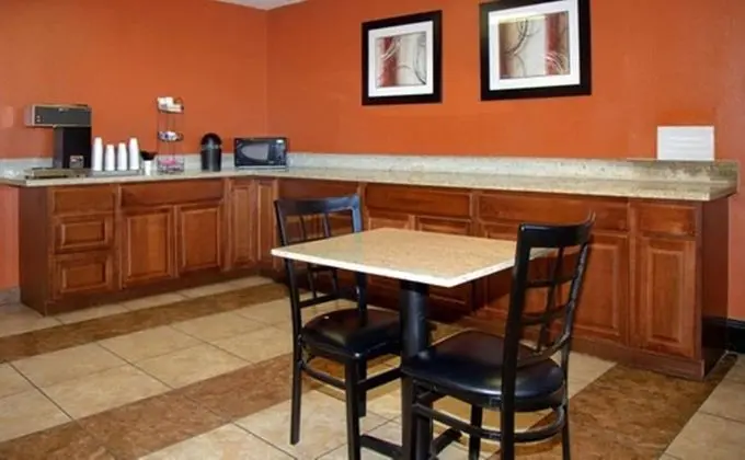 Econo Lodge - Yerinde Yemek