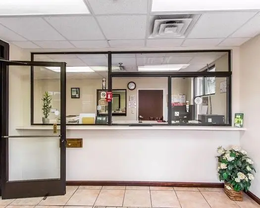 Econo Lodge Auburn - Genel