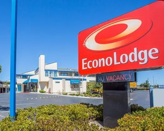 Econo Lodge Bay Breeze