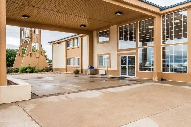 Econo Lodge Blackwell - I-35
