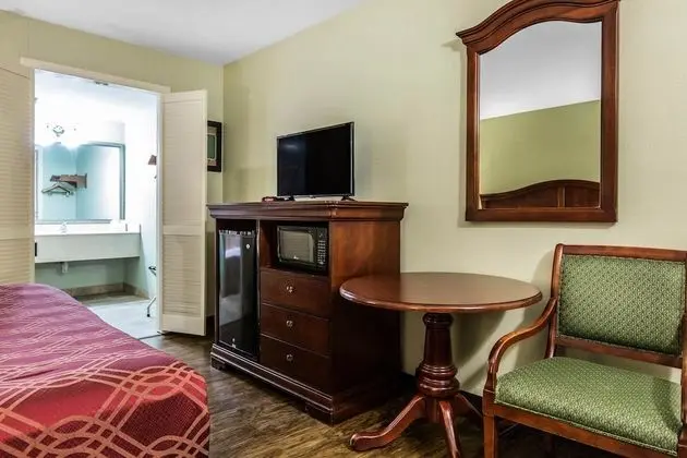 Econo Lodge Branson at Thousand Hills - Oda