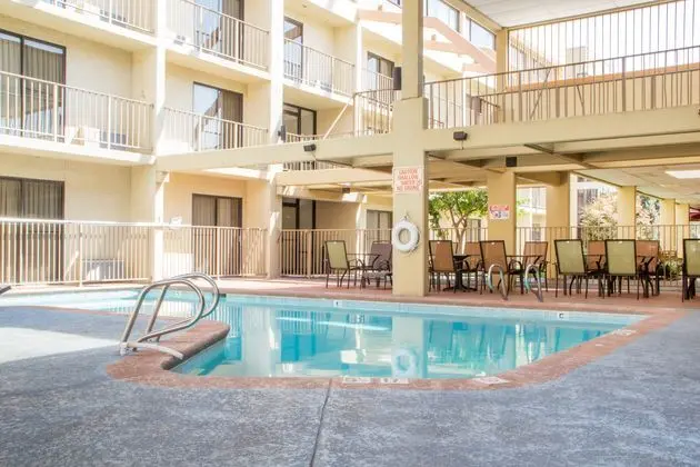 Econo Lodge Broken Arrow Tulsa