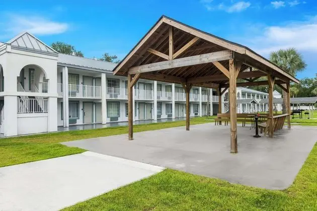 Econo Lodge Brunswick I-95 - Genel
