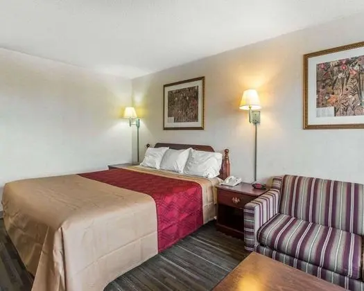 Econo Lodge Calhoun Area