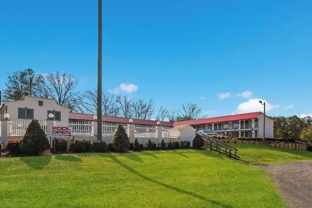 Econo Lodge - Dış Mekan