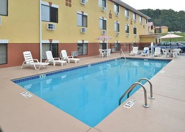 Econo Lodge Cartersville - Havuz
