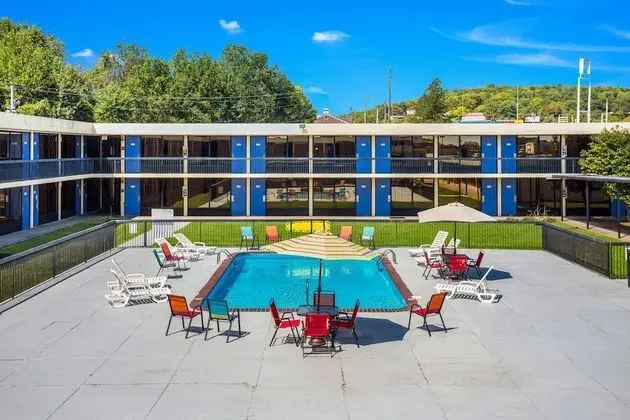 Econo Lodge Cave City