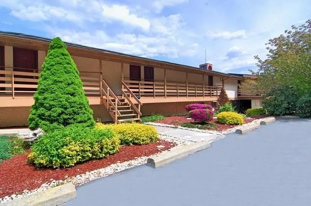 Econo Lodge - Dış Mekan