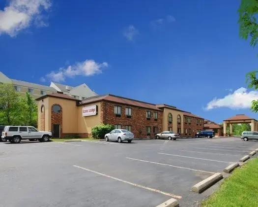 Econo Lodge Cleveland Area