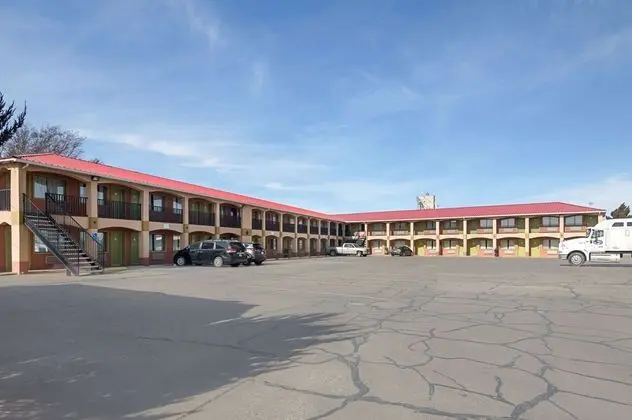 Econo Lodge - Dış Mekan