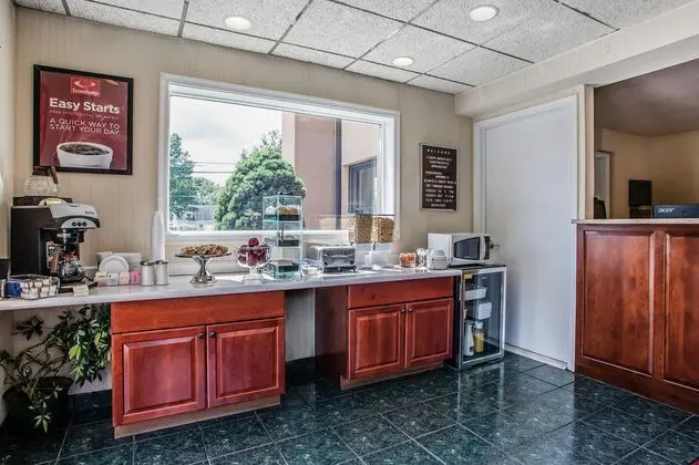 Econo Lodge Douglassville-Pottstown - Yeme / İçme