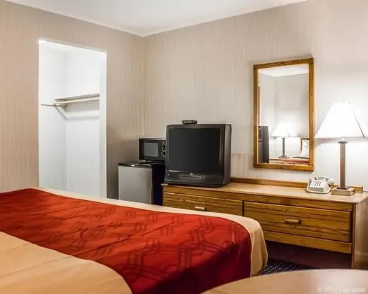 Econo Lodge (East Hartford) - Genel
