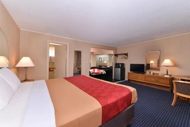 Econo Lodge (East Hartford) - Genel