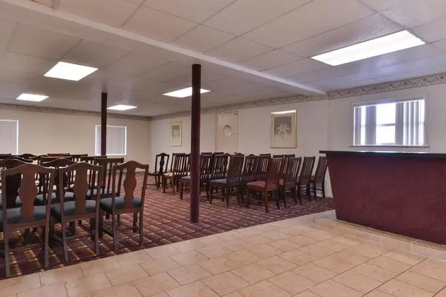 Econo Lodge (East Hartford) - Genel