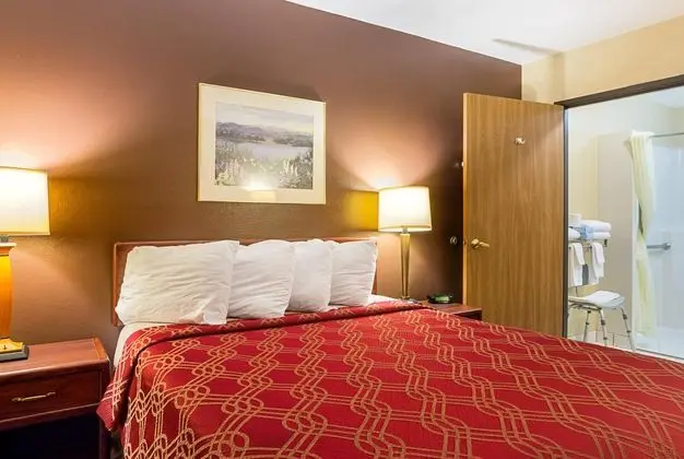 Econo Lodge East I-29