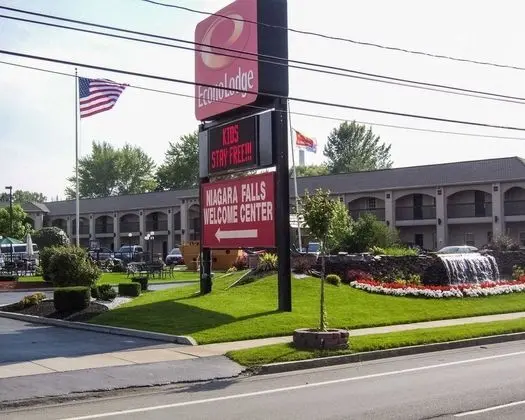 Econo Lodge at the Falls North - Dış Mekan