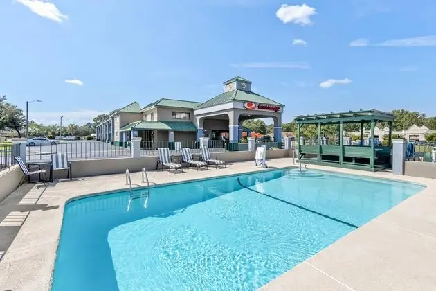Econo Lodge Goose Creek - Havuz