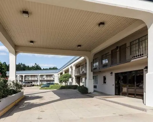 Econo Lodge Grenada Lake