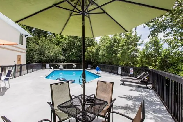 Econo Lodge Havelock - Havuz