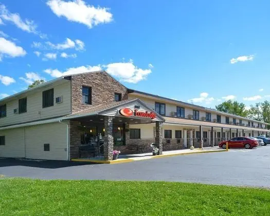 Econo Lodge Henrietta - Dış Mekan