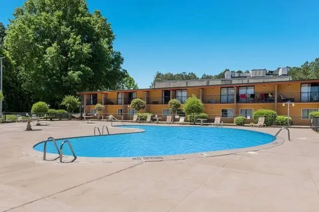 Econo Lodge - Havuz