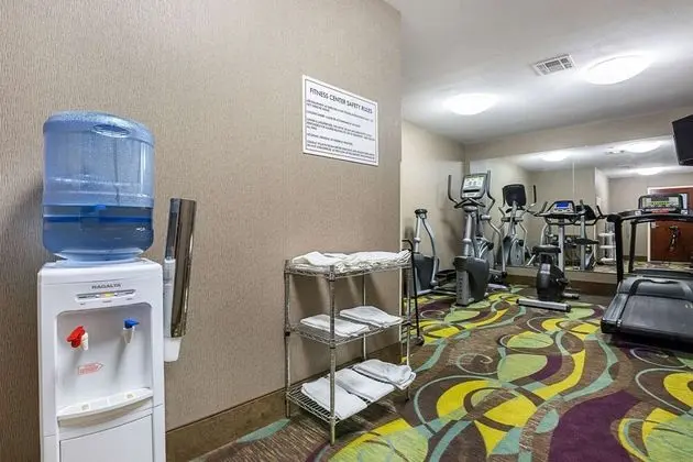 Econo Lodge Inn & Suites - Fitness