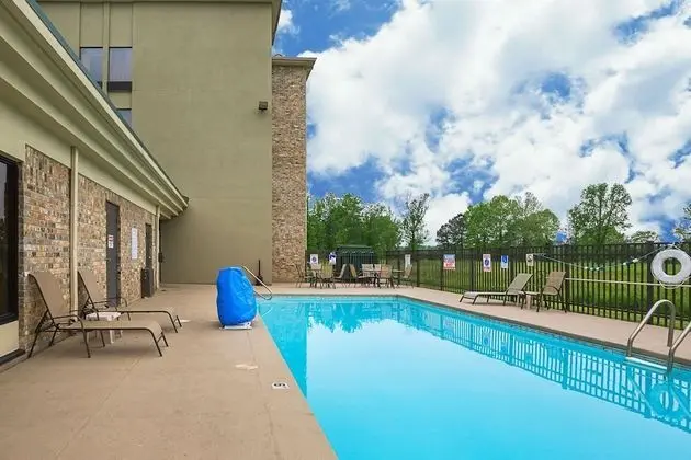 Econo Lodge Inn & Suites - Havuz