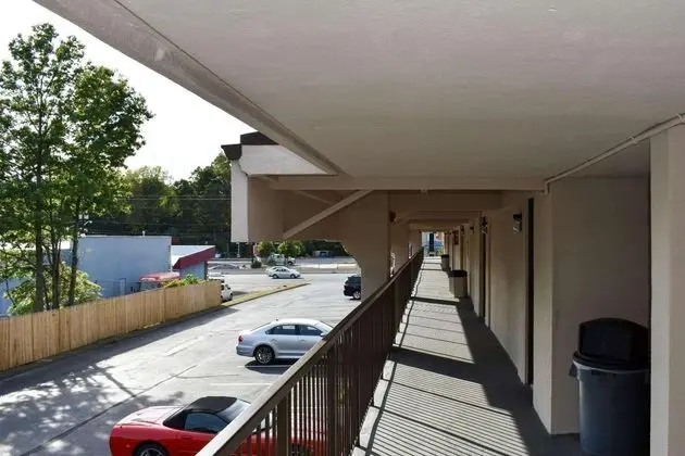 Econo Lodge Inn & Suites - Dış Mekan