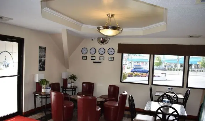 Econo Lodge Inn & Suites - Lobi